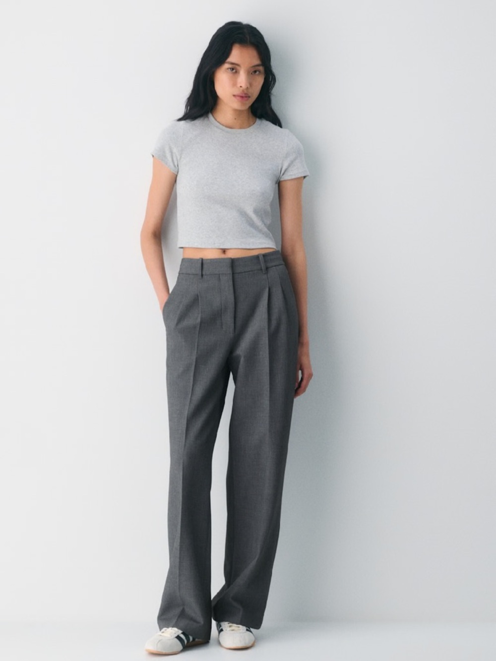 Aritzia TNA Ribbed Cropped Baby Tee Gray Size M Fitted Basic